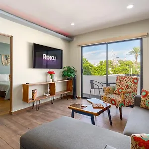 Apartment New & Comfy, 5 Star Area, Walk 2 Beach, Pool, Views, King Bed, Mazatlan